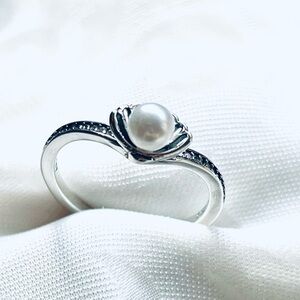 Elegant Silver Pearl Ring